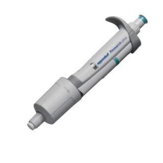 Pipeta mecánica 0,5 – 5 mL Eppendorf Research® plus 3123000071 + soporte 3116000015