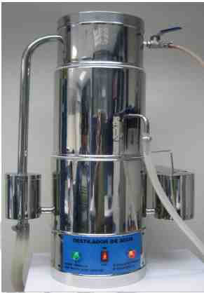 Destilador de agua para muestras médicas de laboratorio